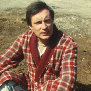 Hitch Hikers Guide to the Galaxy: Character Bios: Arthur Dent