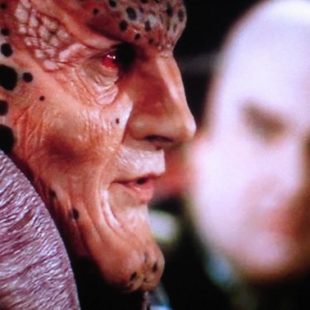 Babylon 5: S04E15: No Surrender, No Retreat