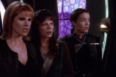 Babylon 5: S04E01: The Hour of the Wolf