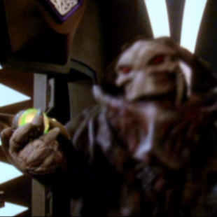 Babylon 5: S04E11: Lines of Communication