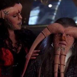 Farscape: S01E05: Back and Back and Back to the Future