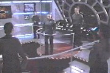 Babylon 5: S05E04: A View from the Gallery