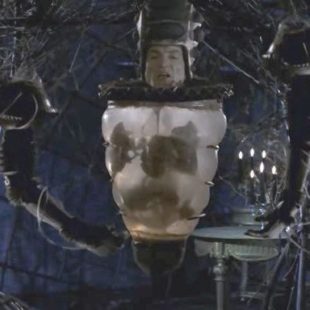 LEXX: S02E01: Mantrid