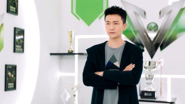 Wang Jiexi poses for photo's at his office