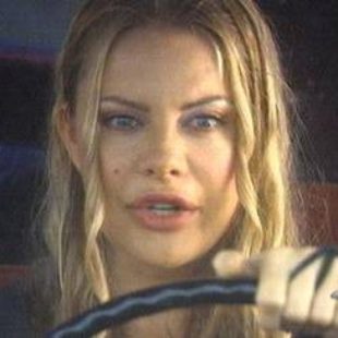 LEXX: S04E16: Moss
